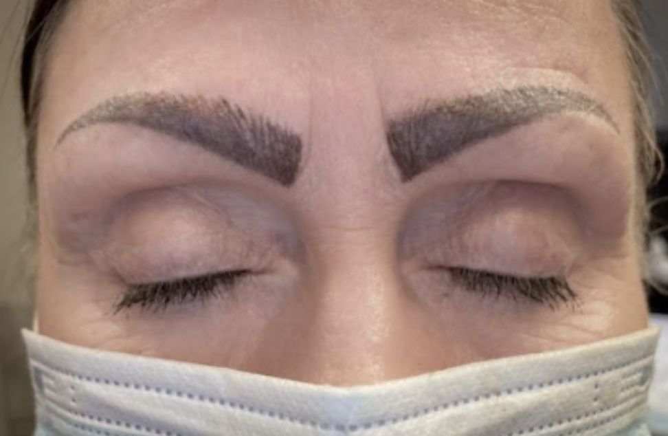 arched eyebrow shape on a woman